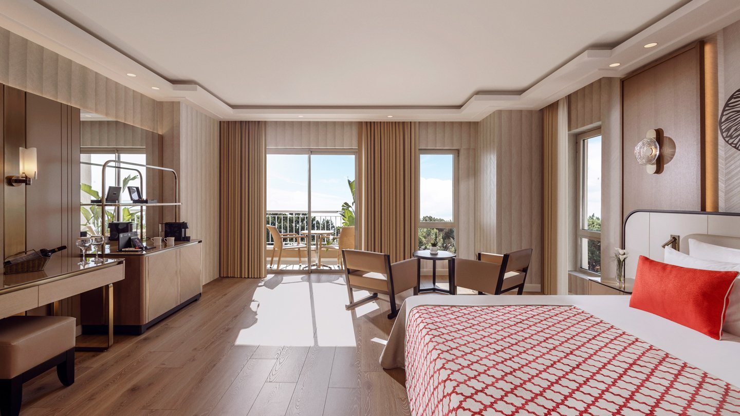 Deluxe Amour Suite