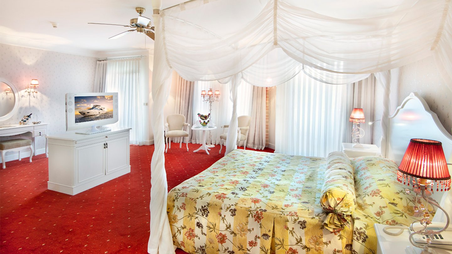 Honeymoon Suite