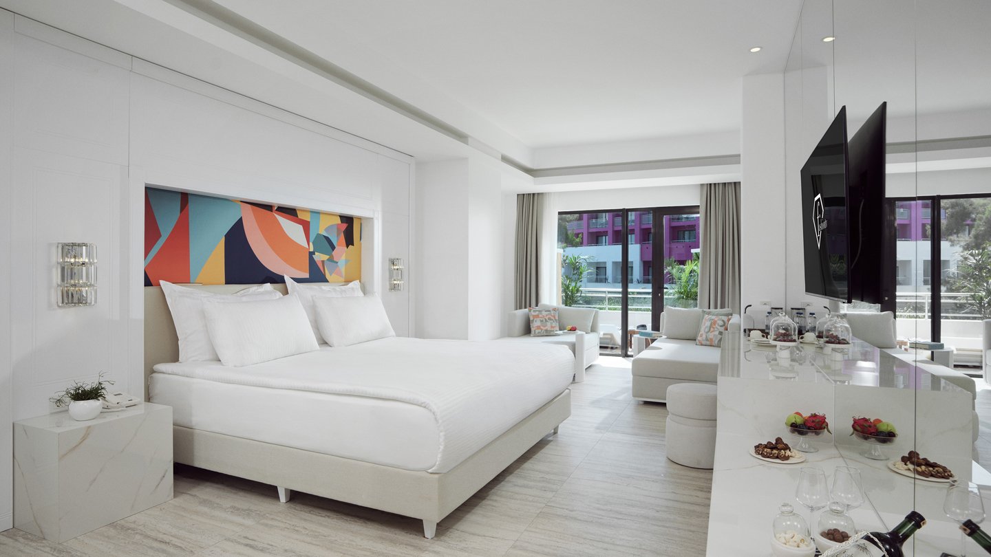 Pearl Large Room