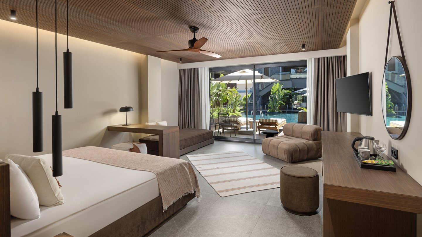 Swim Up Junior Suite