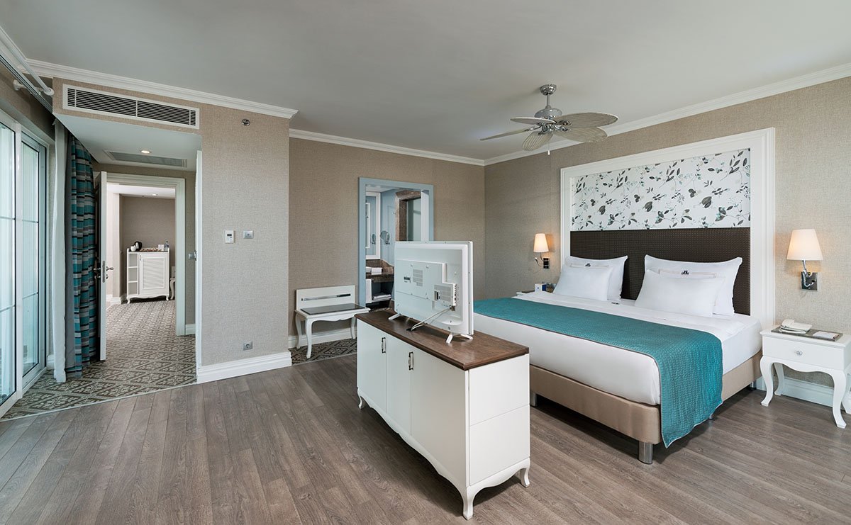 King Suite Land View