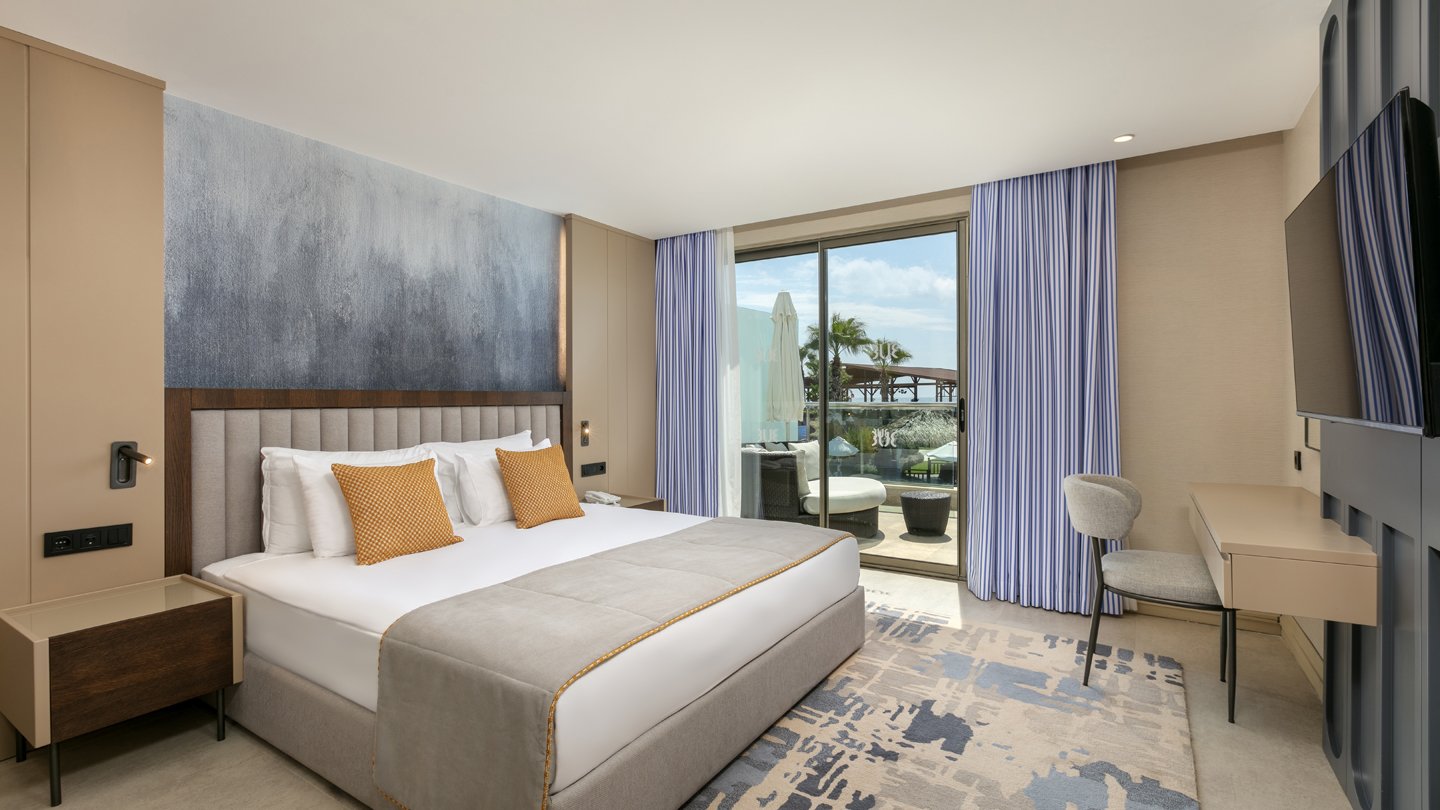Lake House Room