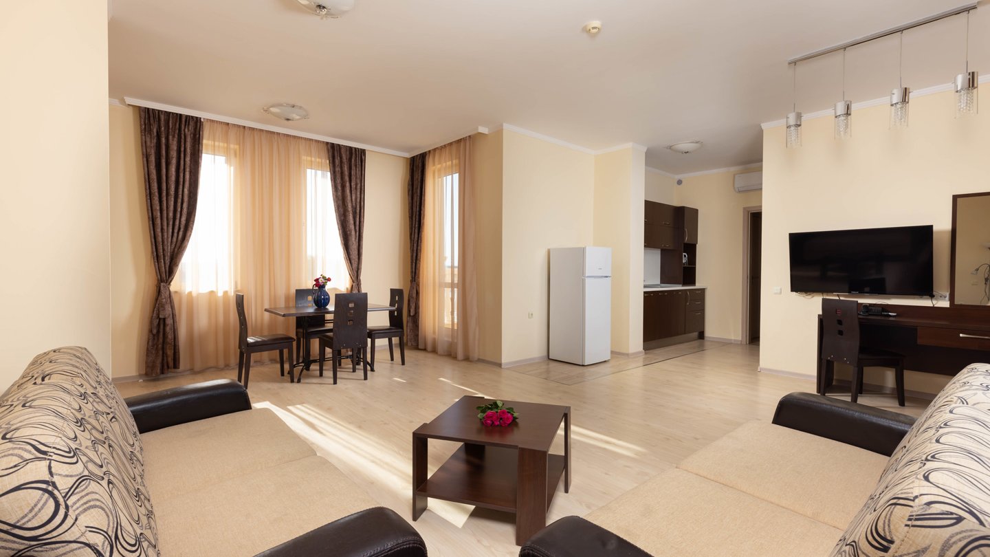 2 Bedrooms Apartment