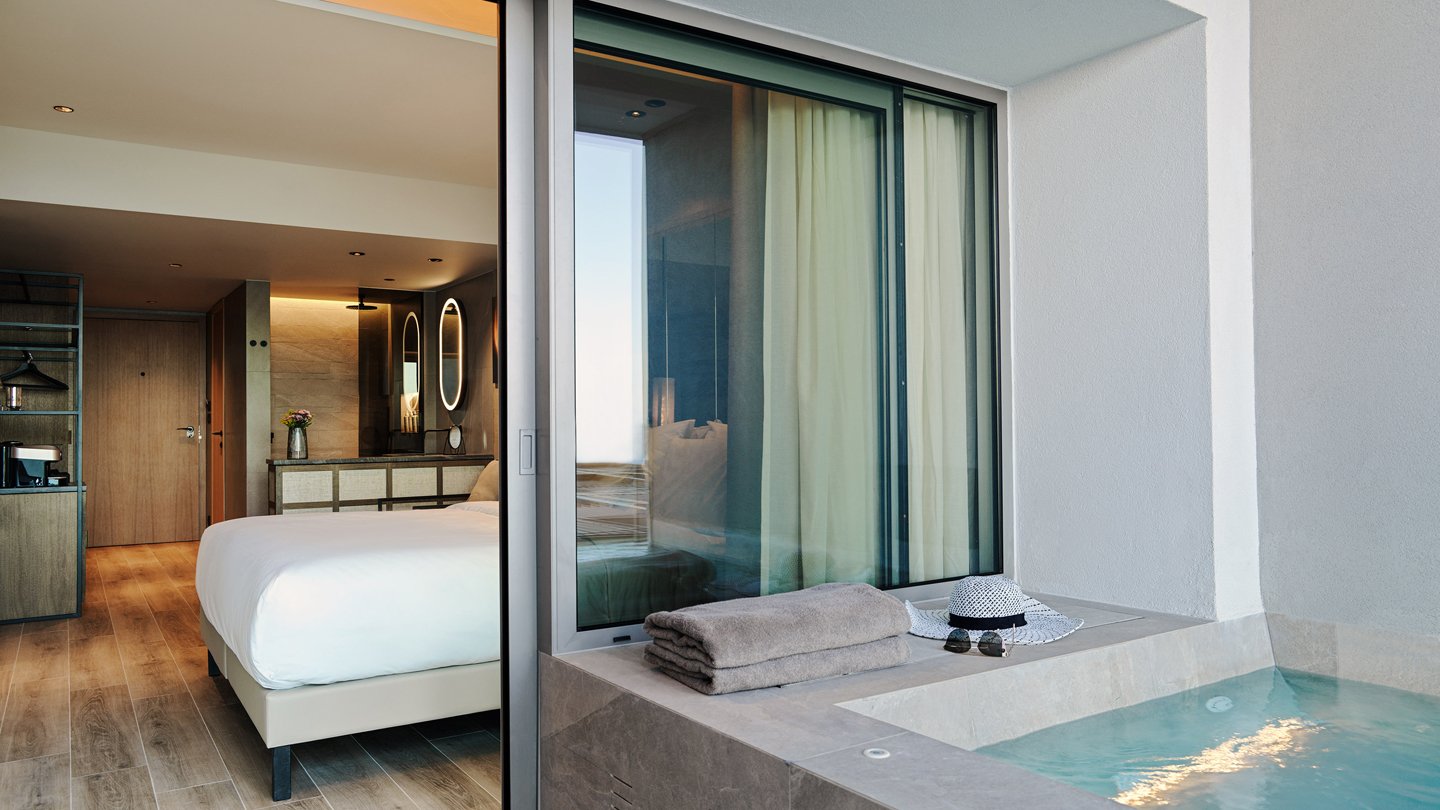 Deluxe Plunge Pool