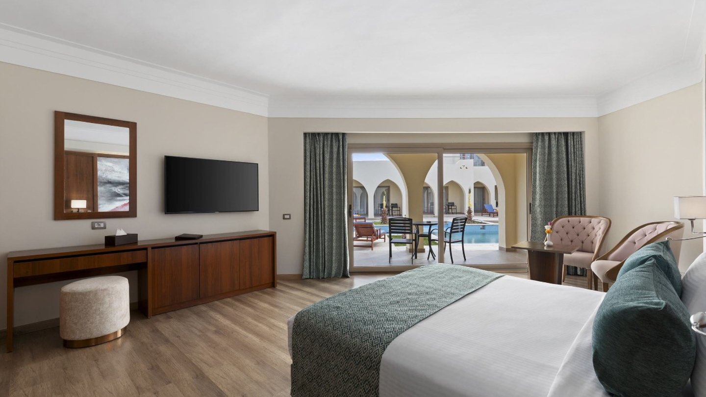 Lagoon Suite Swim-Up