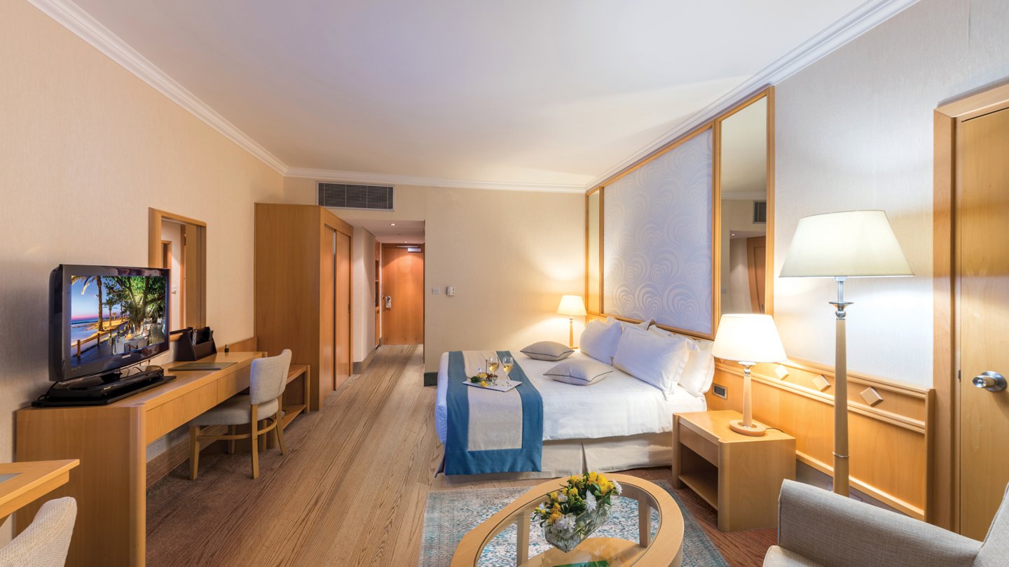 Junior Suite Land View