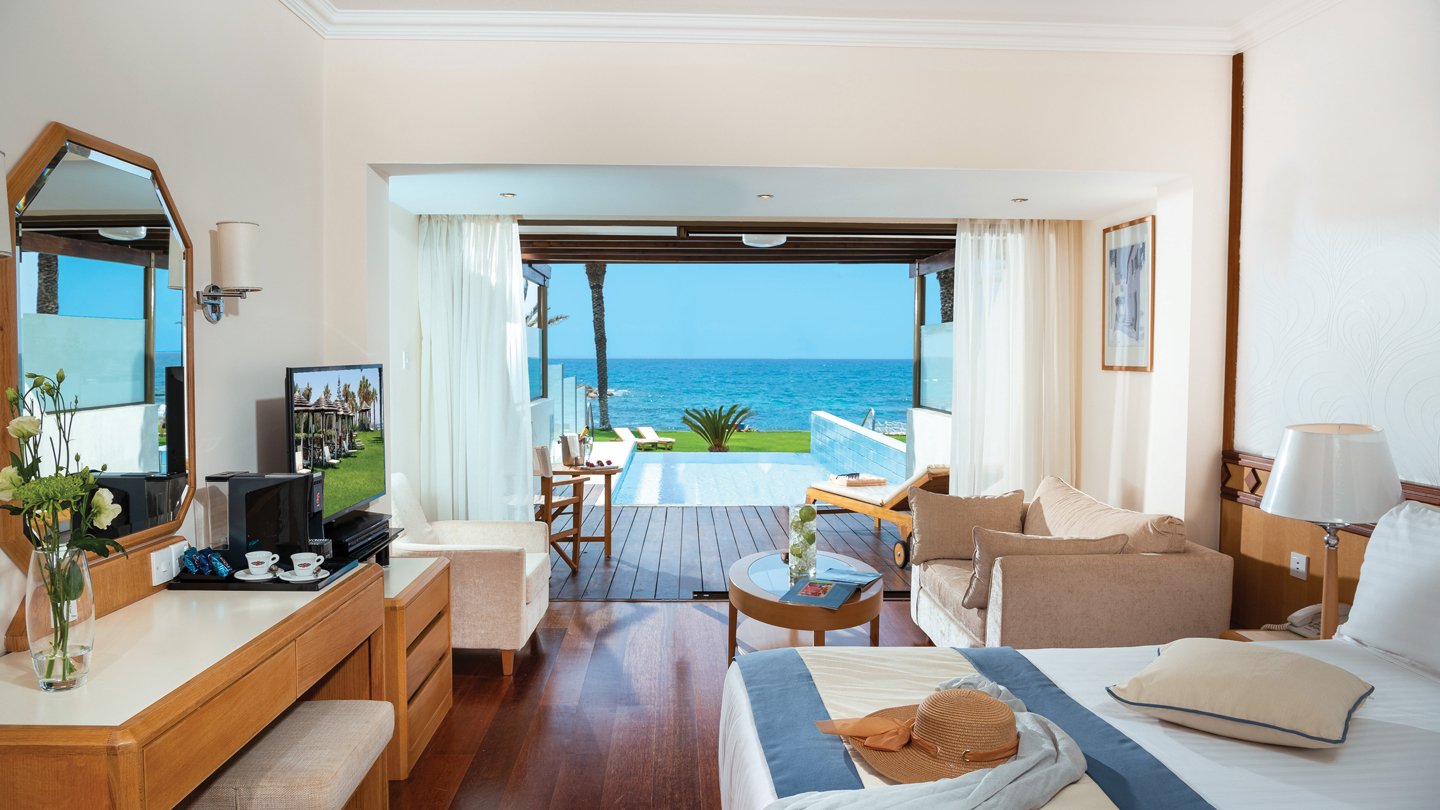 Family 1 Bedroom Suite Sea View