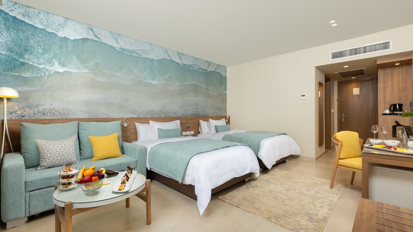 Swim-Up Room