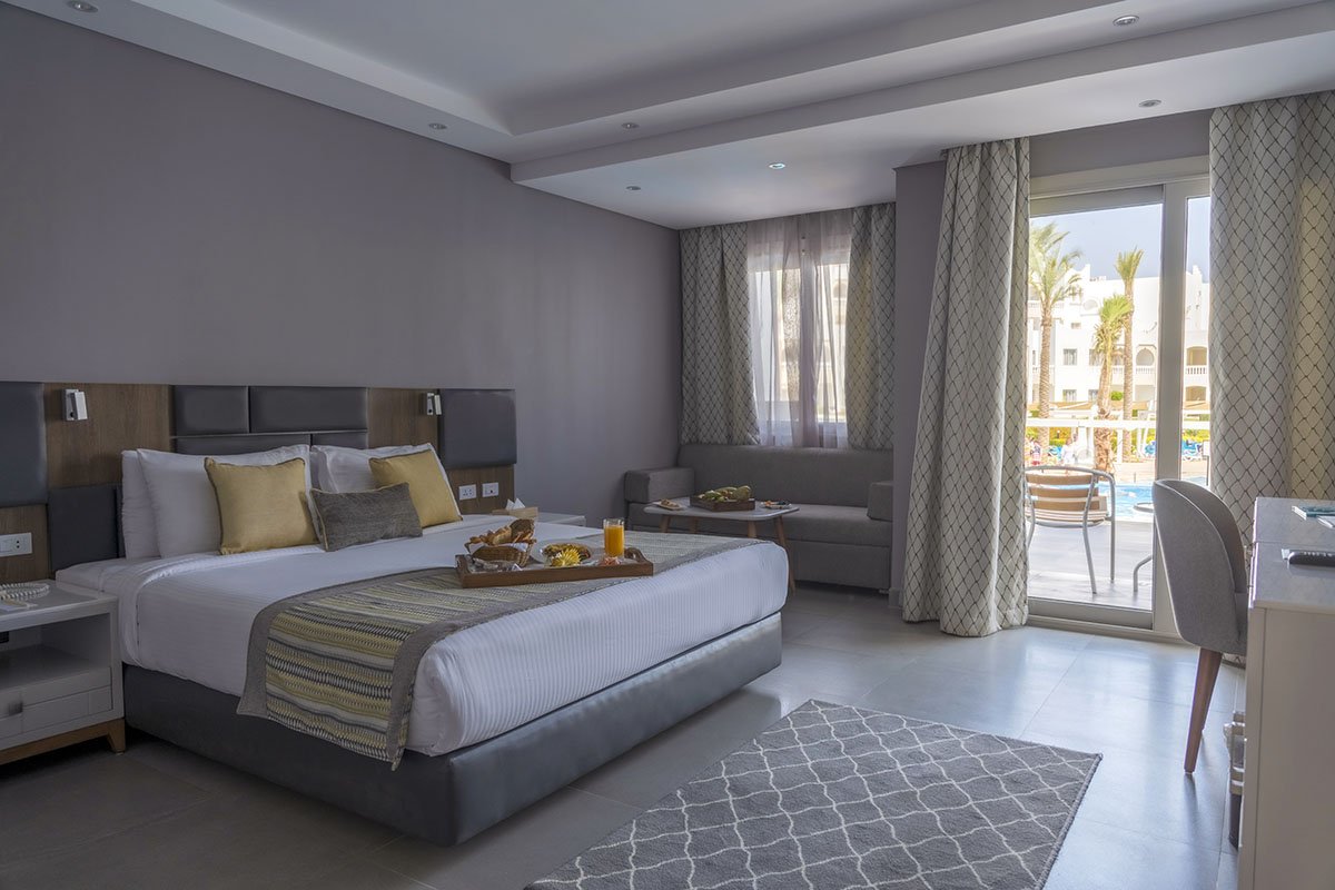 Deluxe Swim-Up Room
