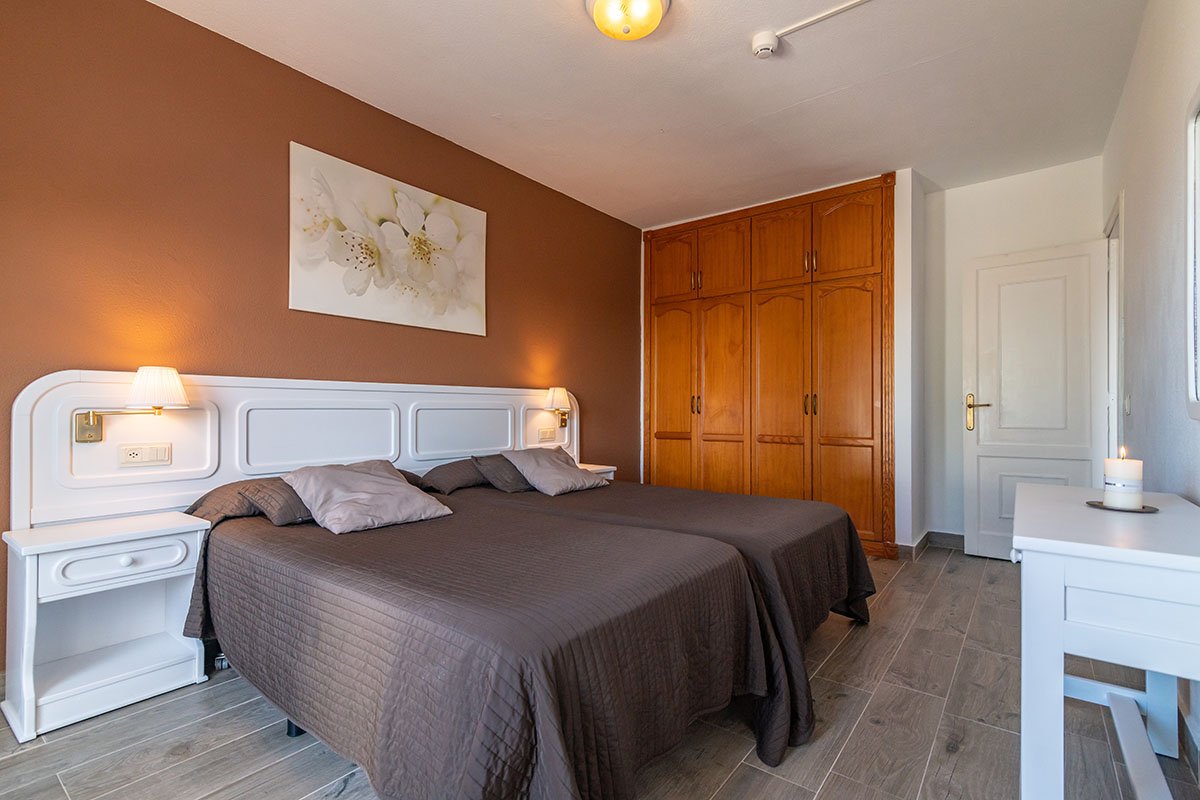 2 Bedrooms Apartment